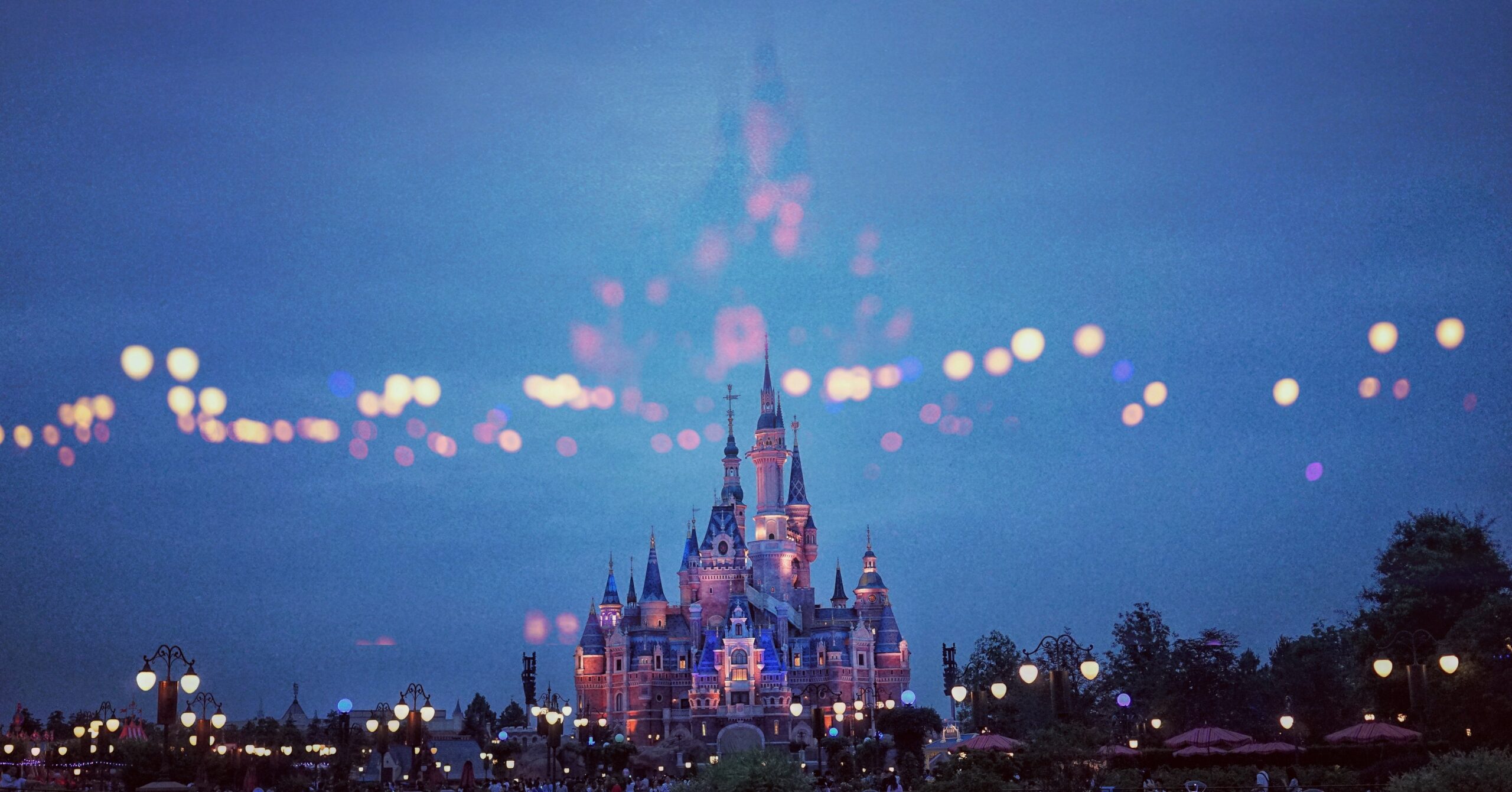Making Corporate Magic Happen with Disney Meetings and Events: A Guide to Hosting Events at Walt Disney World Resort, Florida